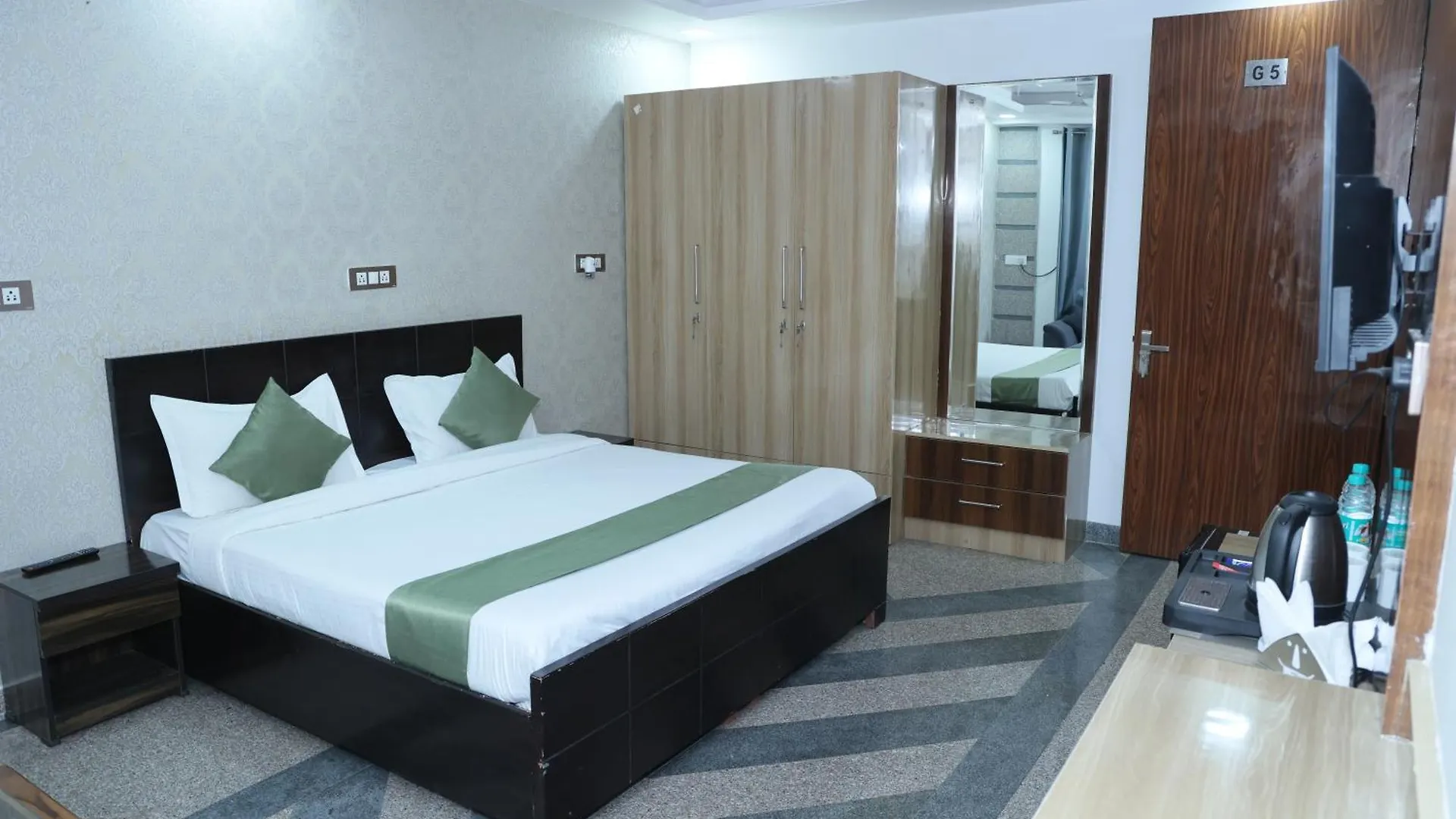 מלון מנסאר Raj Residency New