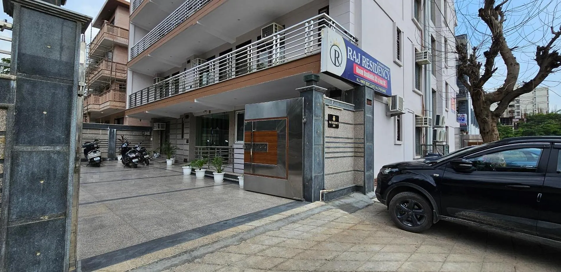 מלון מנסאר Raj Residency New 3*,