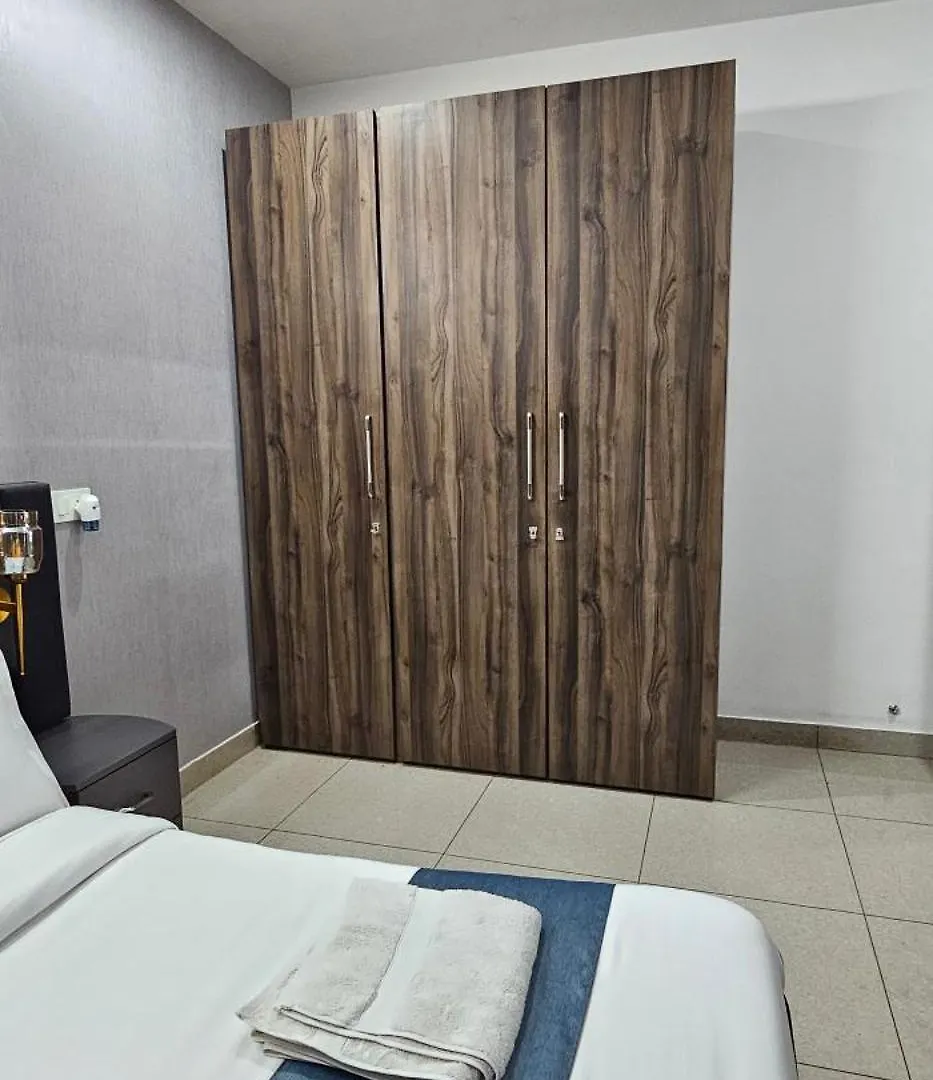 מלון מנסאר Raj Residency New