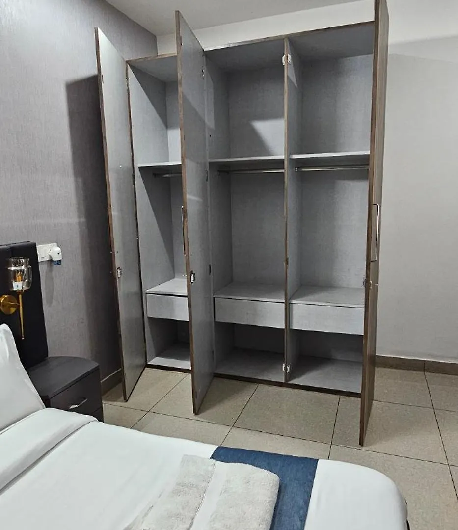 מלון מנסאר Raj Residency New
