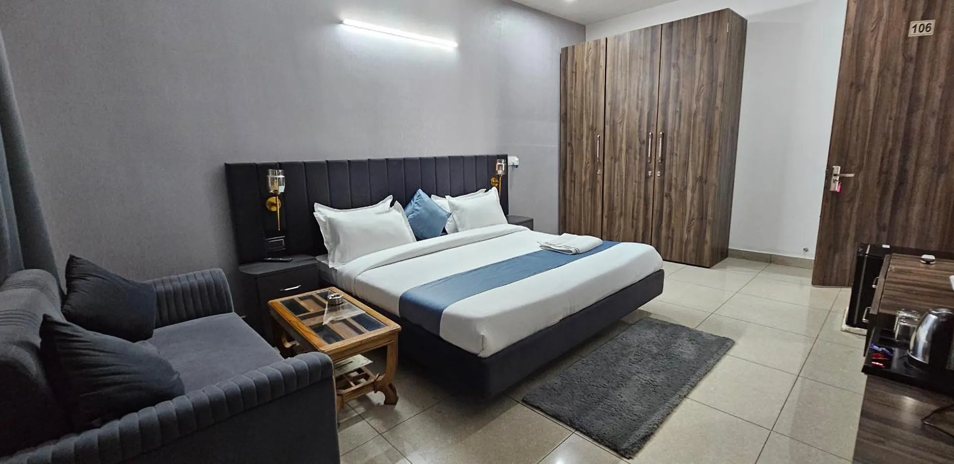 מלון מנסאר Raj Residency New