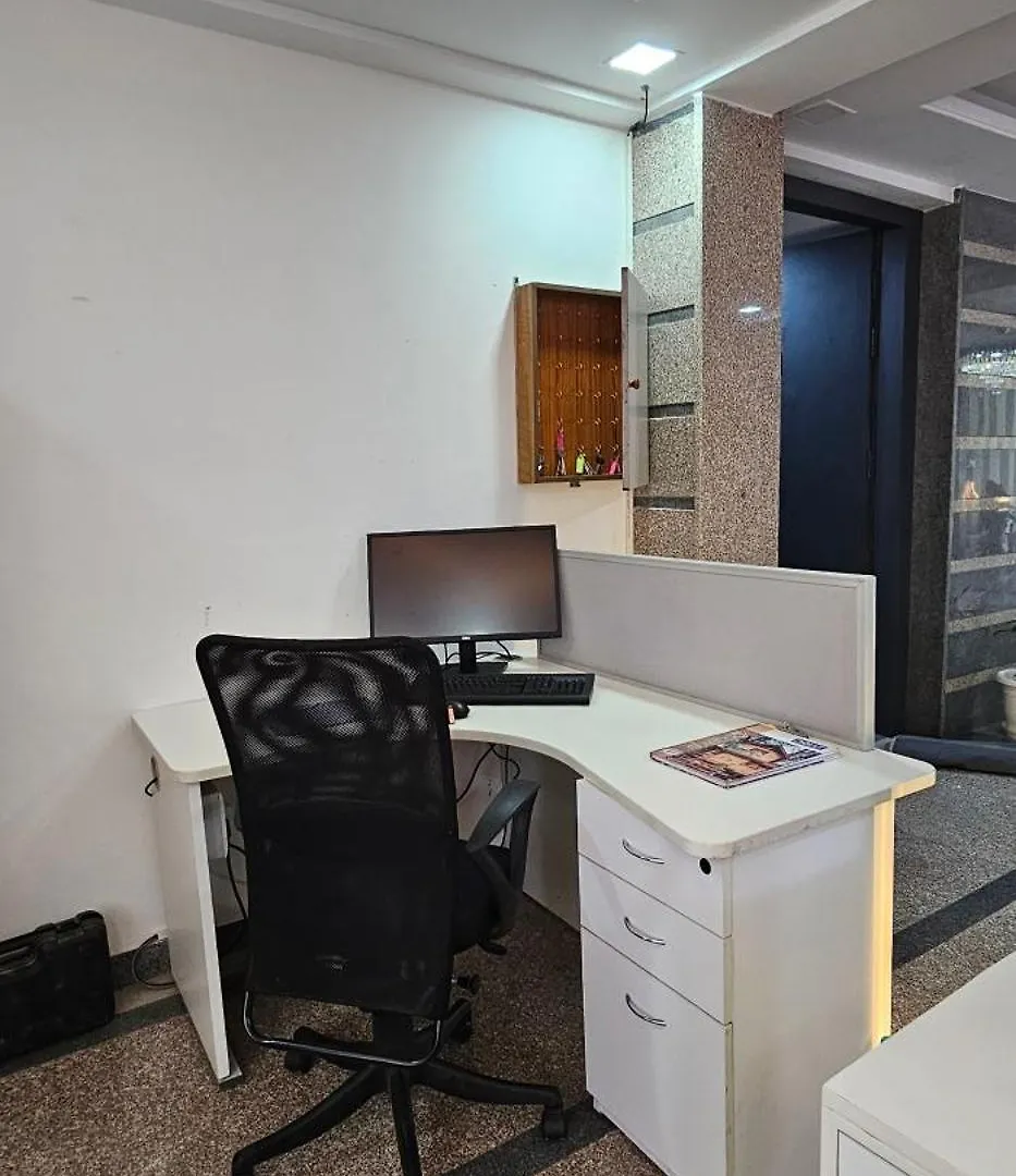 מלון מנסאר Raj Residency New 3*,